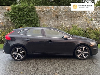 Used Volvo V40 2016 for sale - 76820760: Photo
