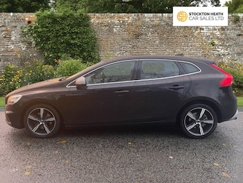 Used Volvo V40 2016 for sale - 76820760: Photo