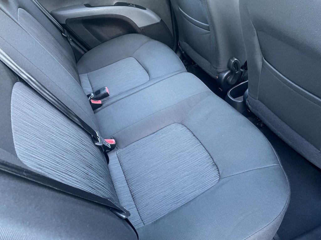 Used Hyundai i10 2012 for sale - 76617838: Photo 13