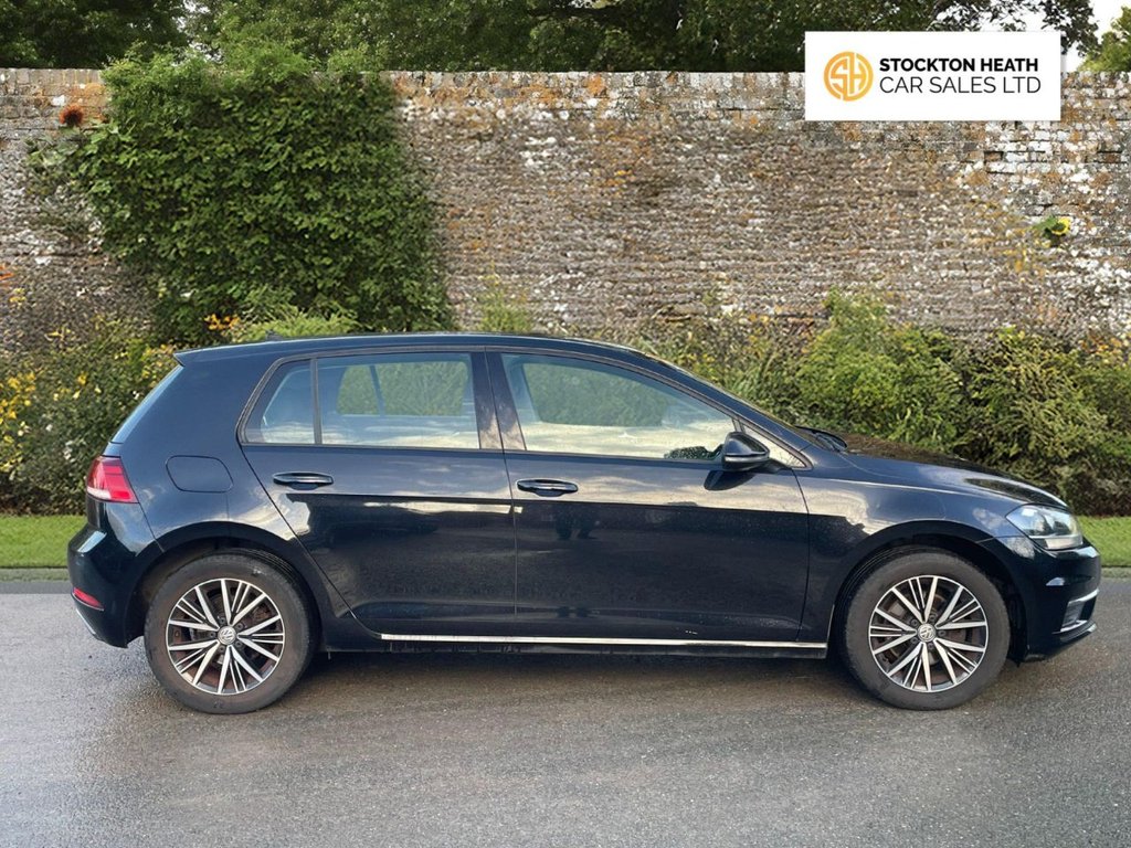 Used Volkswagen Golf 2017 for sale - 77111212: Photo 3