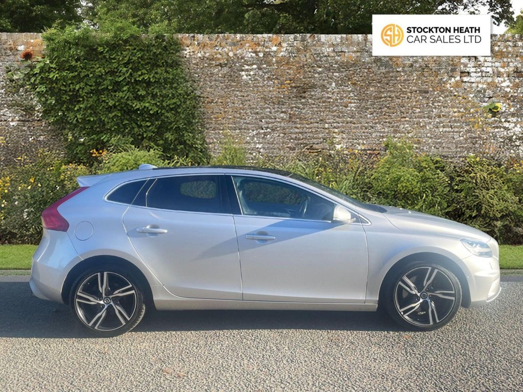 Used Volvo V40 2018 for sale - 76632161: Photo 3