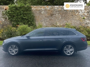 Used Skoda Superb 2018 for sale - 77172169: Photo