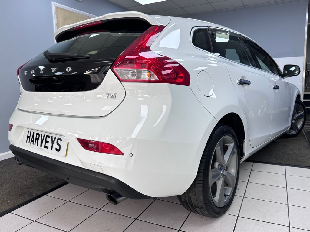 Used Volvo V40 2014 for sale - 77575877: Photo 10