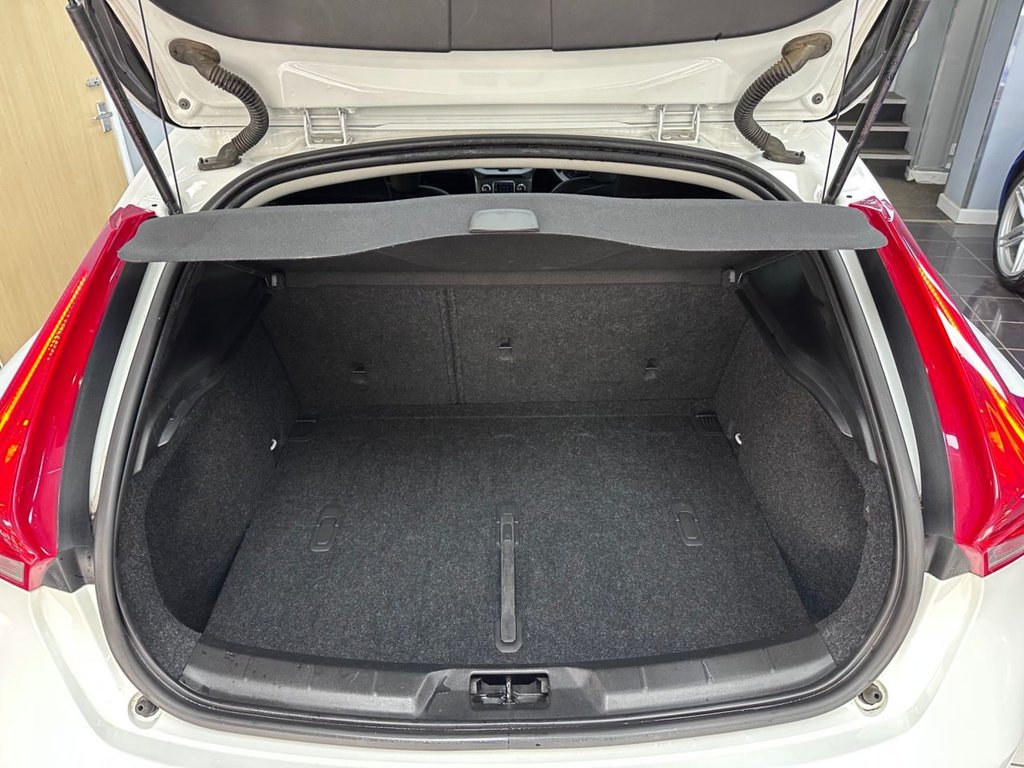 Used Volvo V40 2014 for sale - 77575877: Photo 11