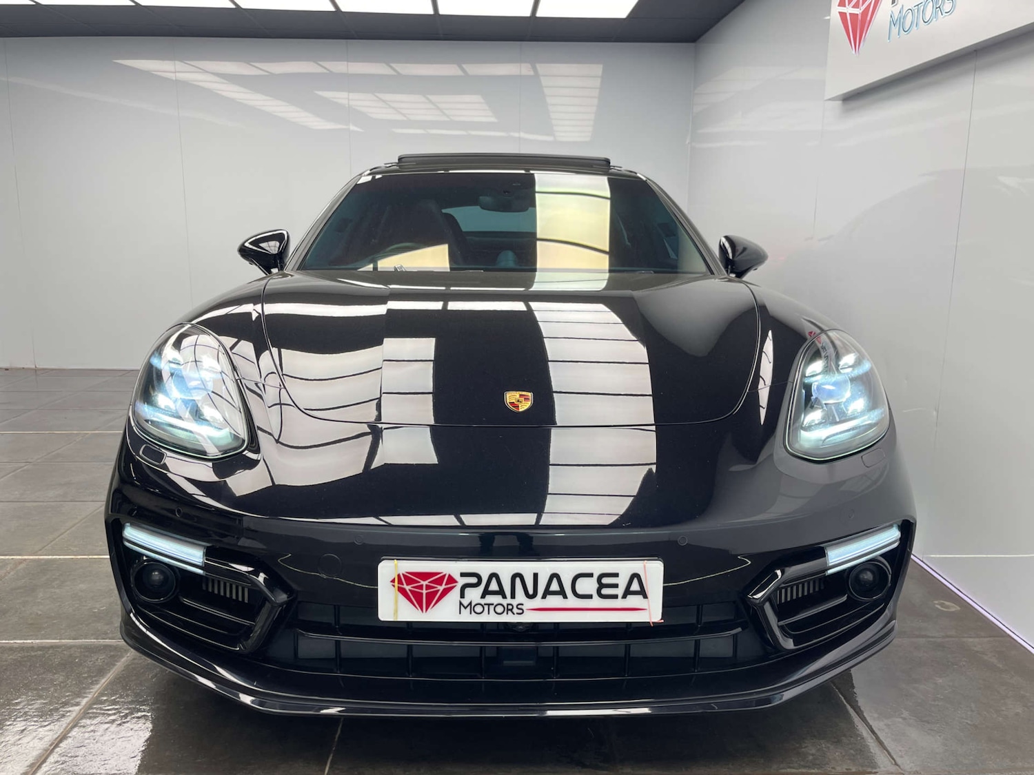 Used Porsche Panamera 2019 for sale - 78210415: Photo 2