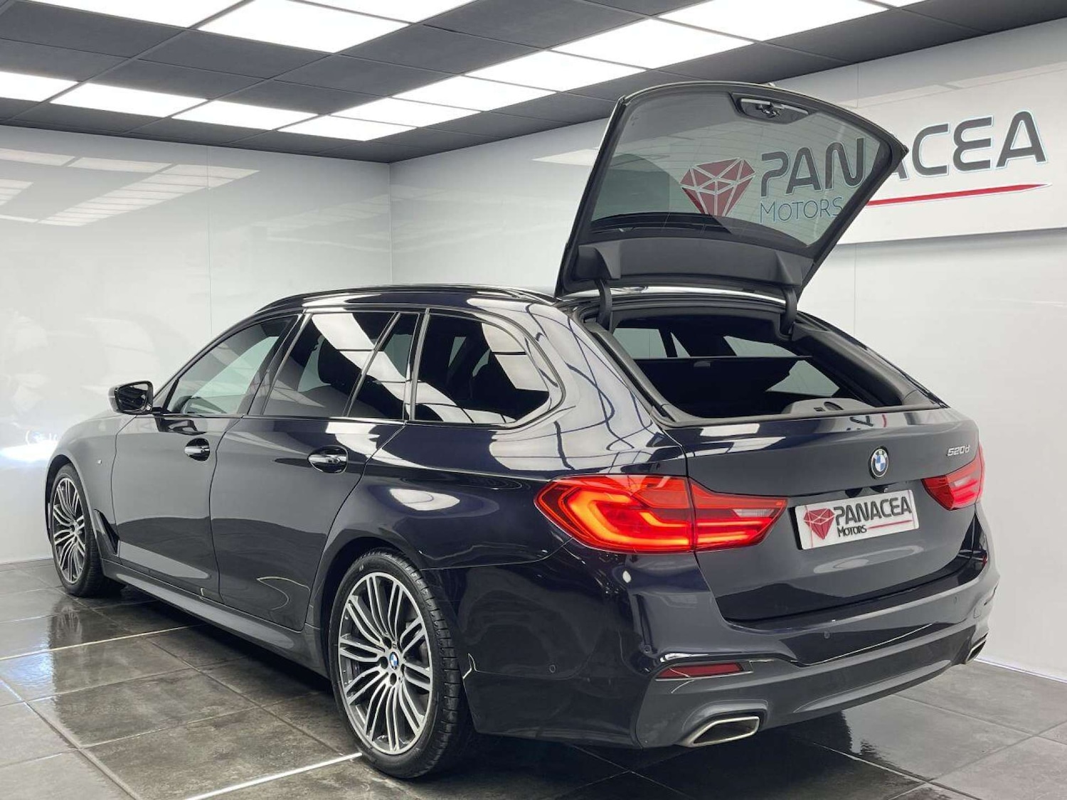 Used BMW 5 Series 2018 for sale - 76126427: Photo 36