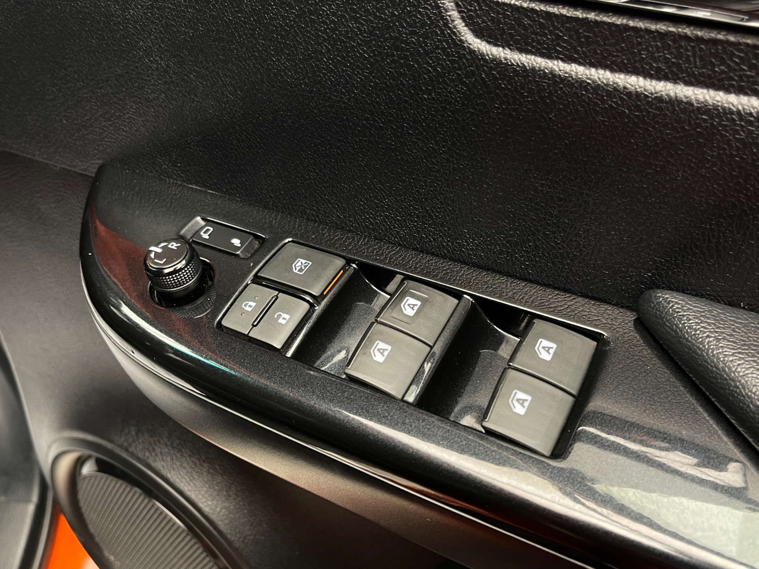 Used Toyota Hilux 2023 for sale - 77025190: Photo 14