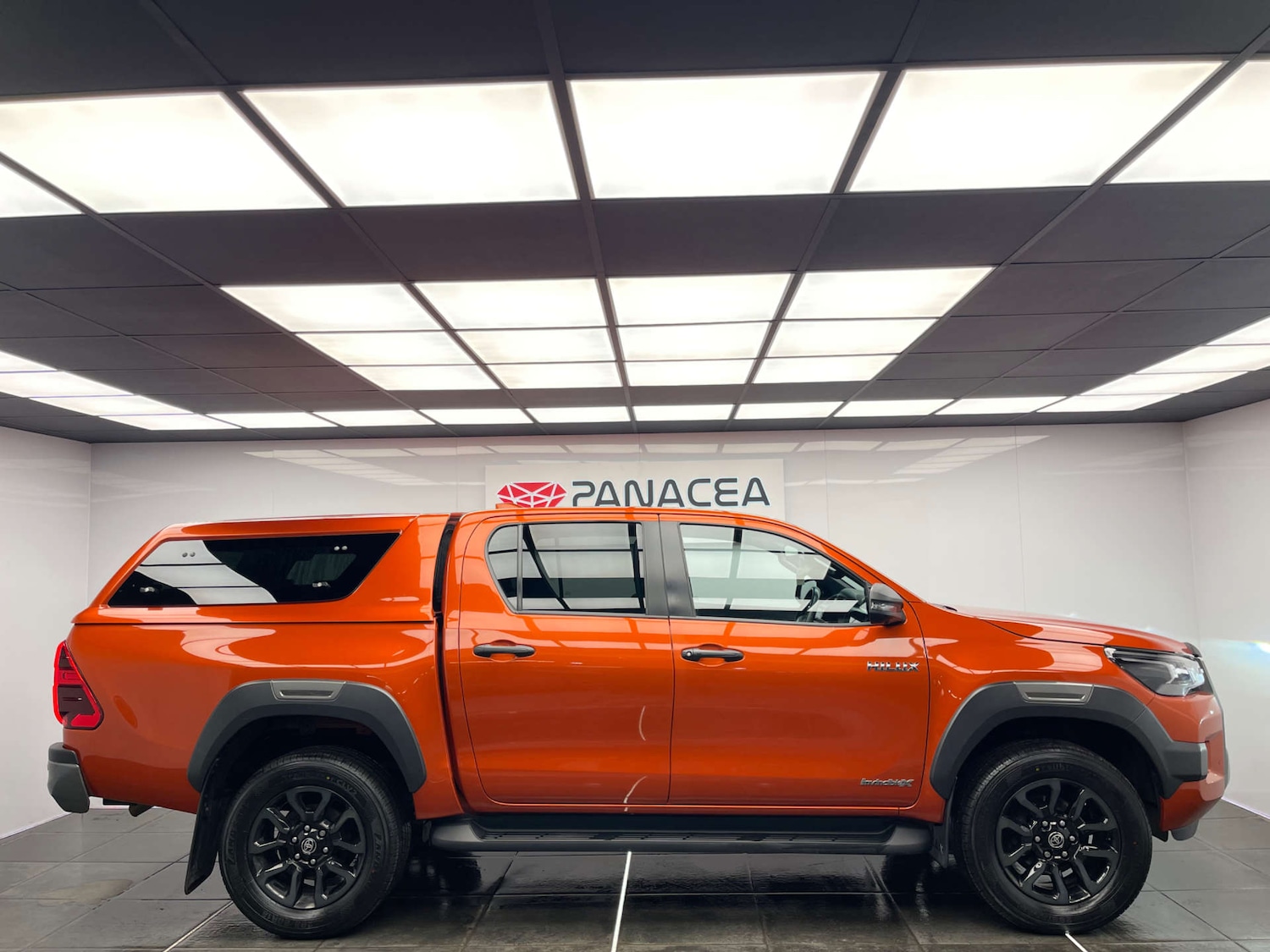 Used Toyota Hilux 2023 for sale - 77025190: Photo 2