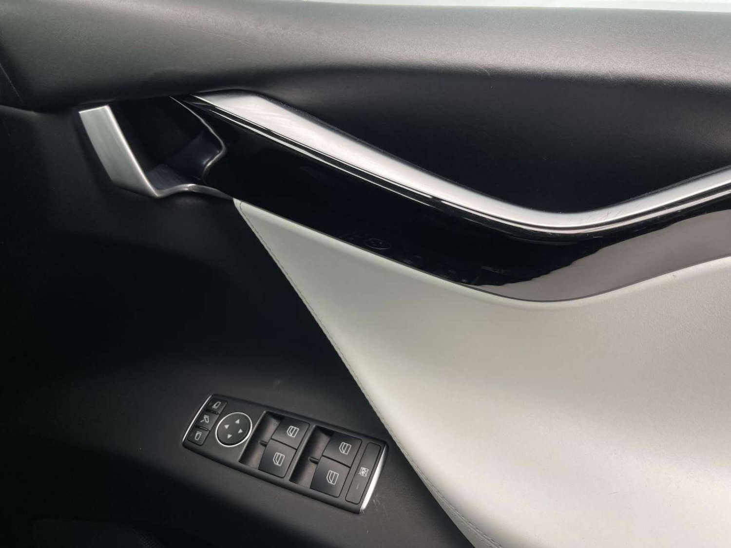 Used Tesla Model X 2017 for sale - 76126421: Photo 16