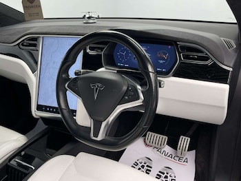 Used Tesla Model X 2017 for sale - 76126421: Photo 2