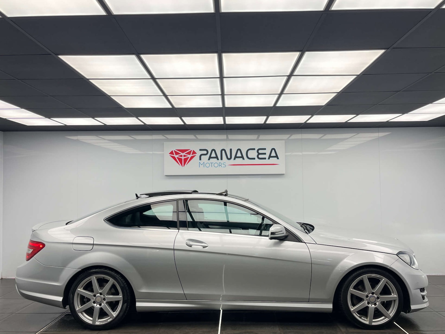 Used Mercedes-Benz C Class 2015 for sale - 77350577: Photo 2