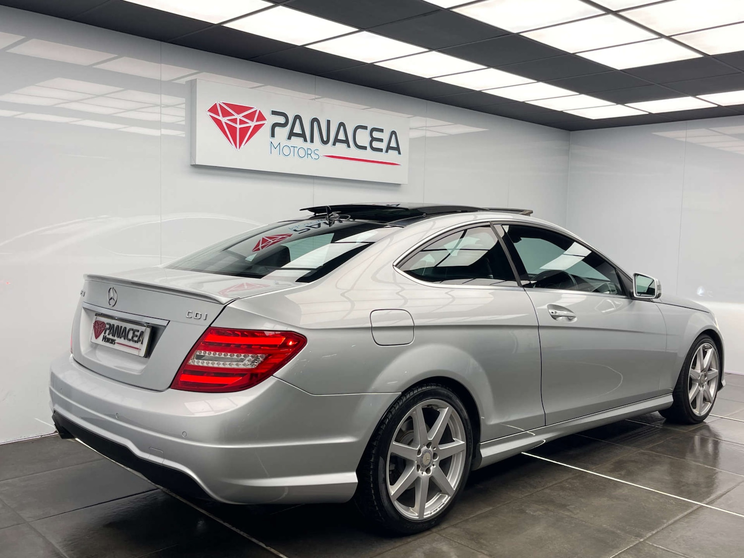 Used Mercedes-Benz C Class 2015 for sale - 77350577: Photo 4