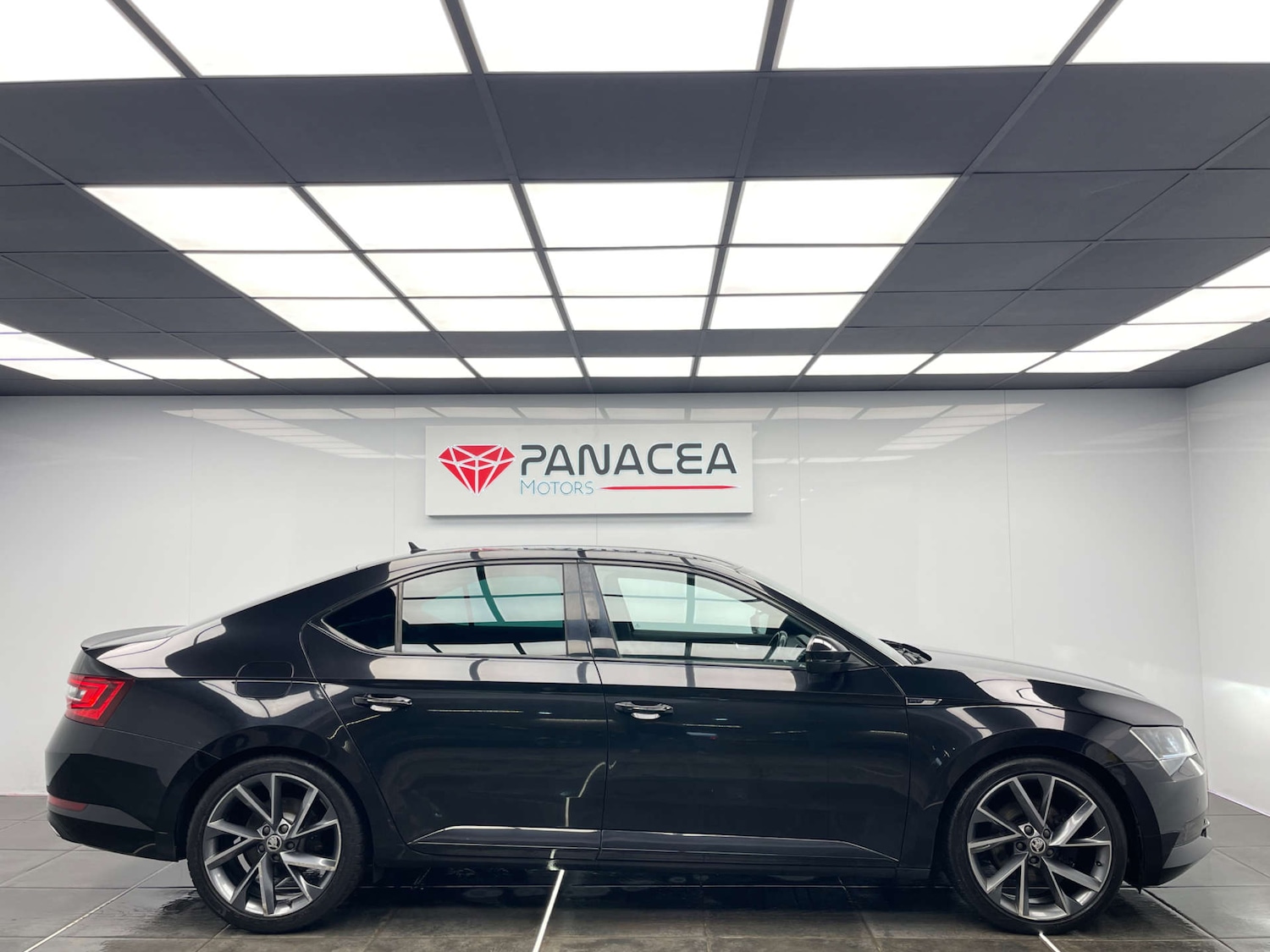 Used Skoda Superb 2018 for sale - 77422831: Photo 2