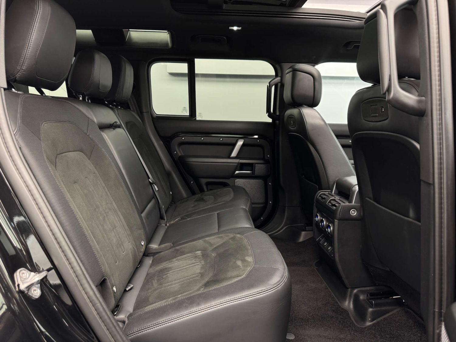 Used Land Rover Defender 2021 for sale - 76387481: Photo 18