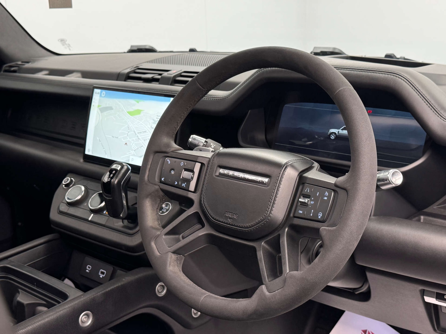 Used Land Rover Defender 2021 for sale - 76387481: Photo 3