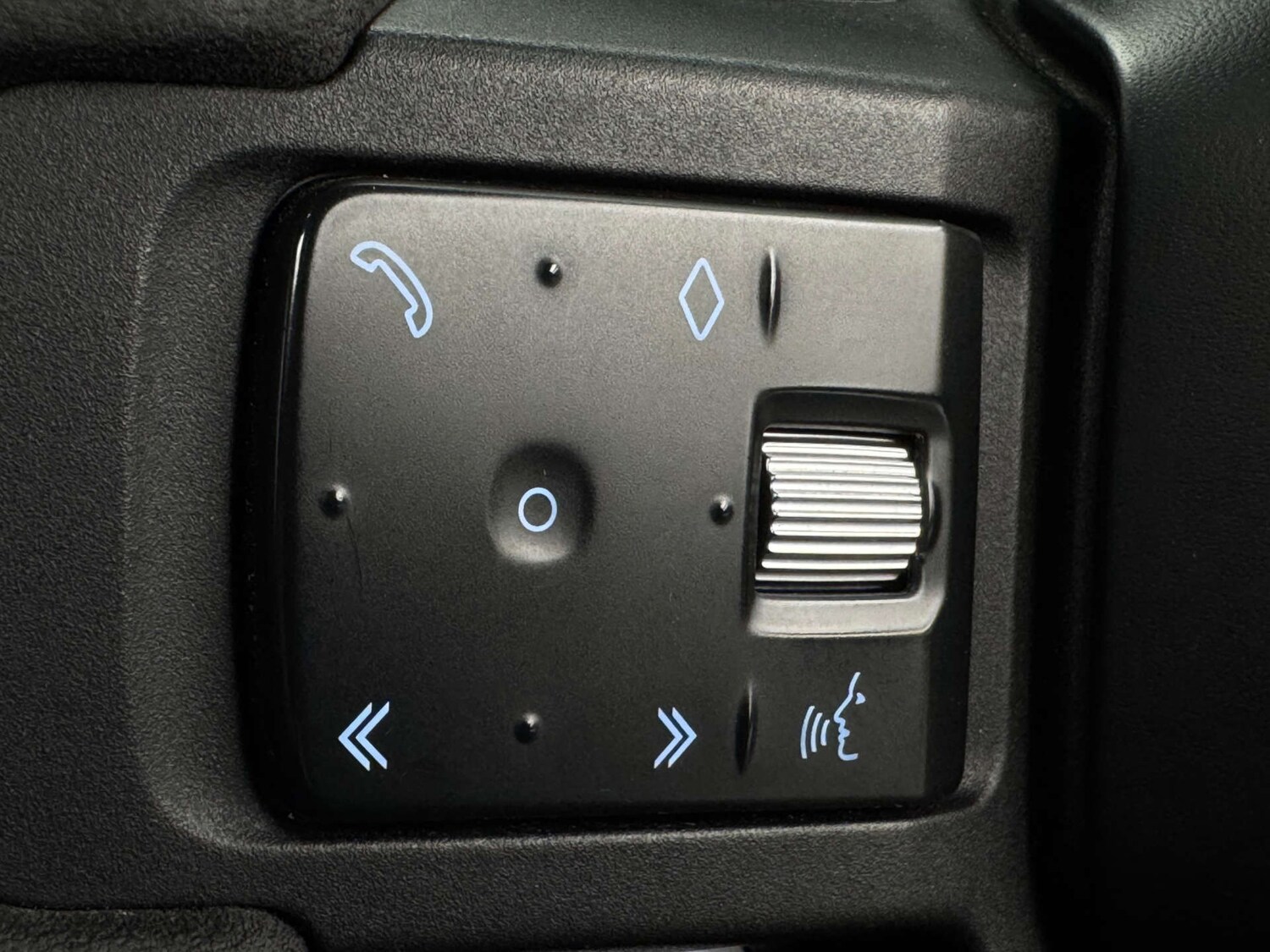 Used Land Rover Defender 2021 for sale - 76387481: Photo 33