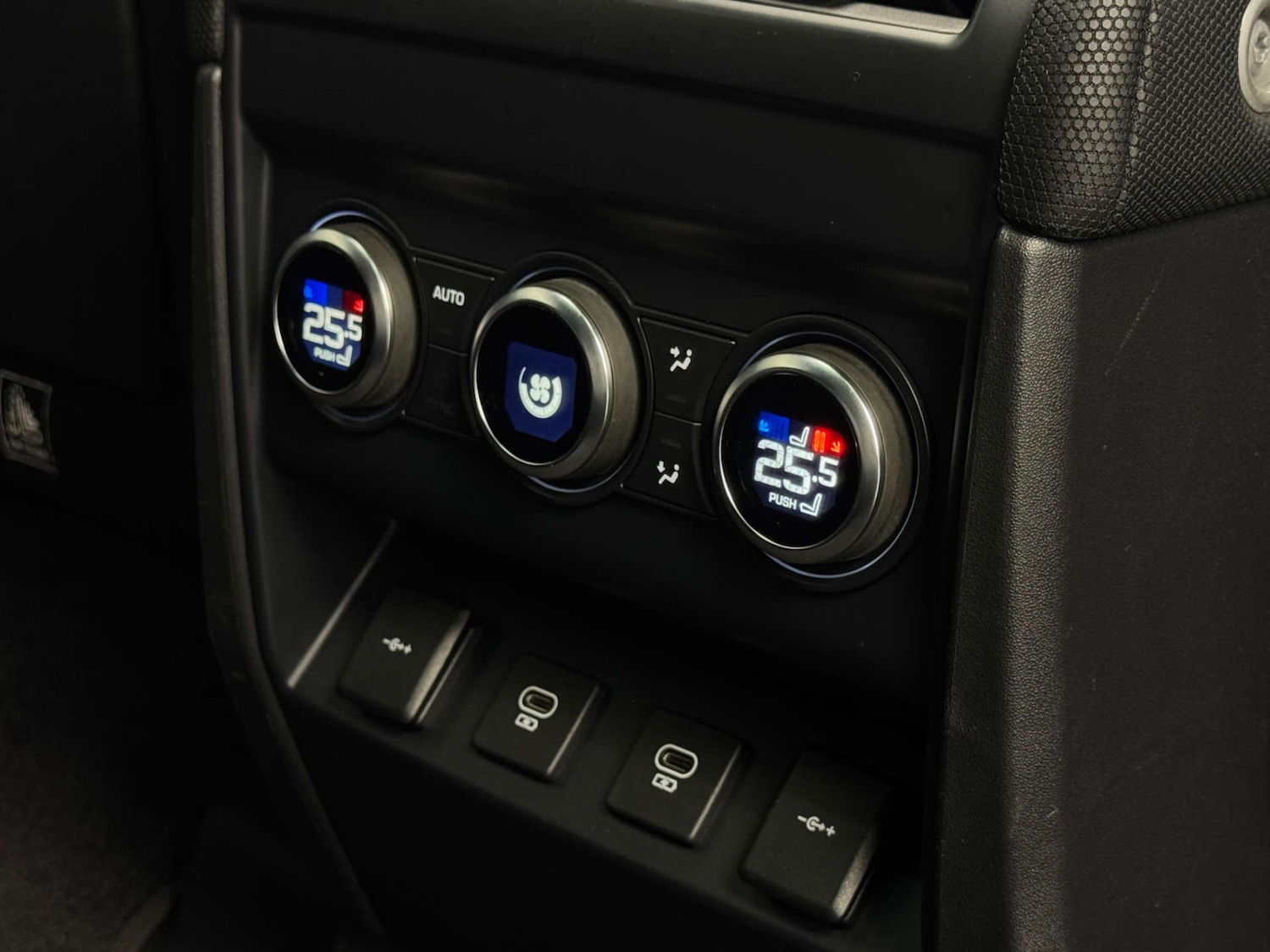 Used Land Rover Defender 2021 for sale - 76387481: Photo 37