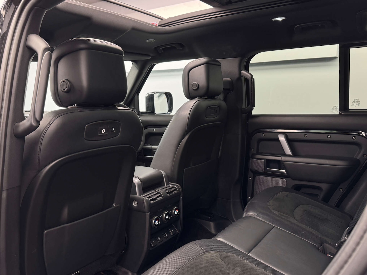 Used Land Rover Defender 2021 for sale - 76387481: Photo 8