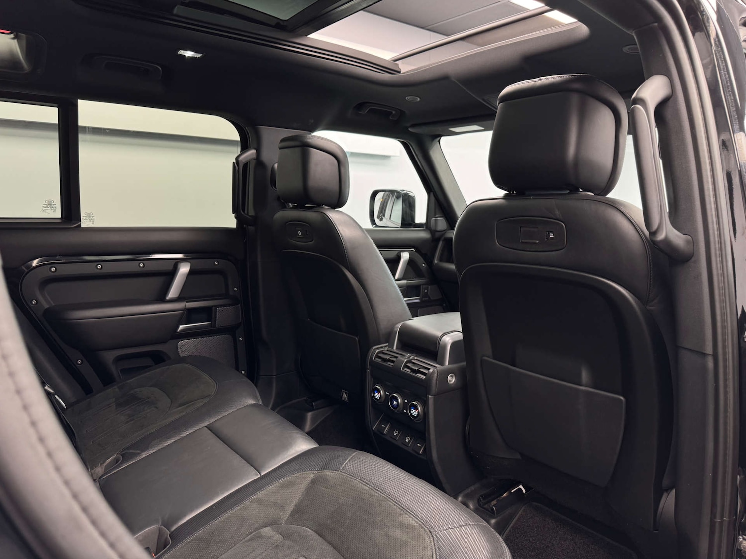 Used Land Rover Defender 2021 for sale - 76600711: Photo 12