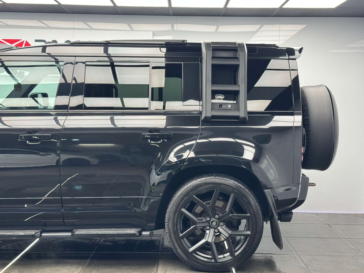 Used Land Rover Defender 2021 for sale - 76600711: Photo 31