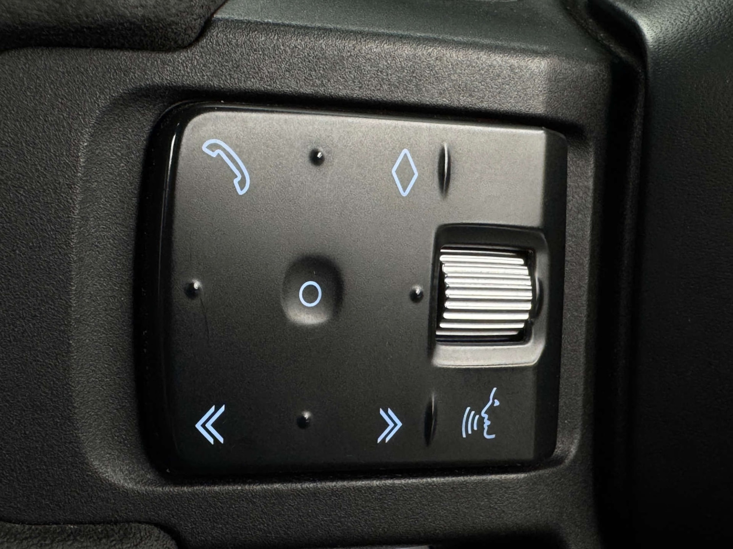 Used Land Rover Defender 2021 for sale - 76600711: Photo 33