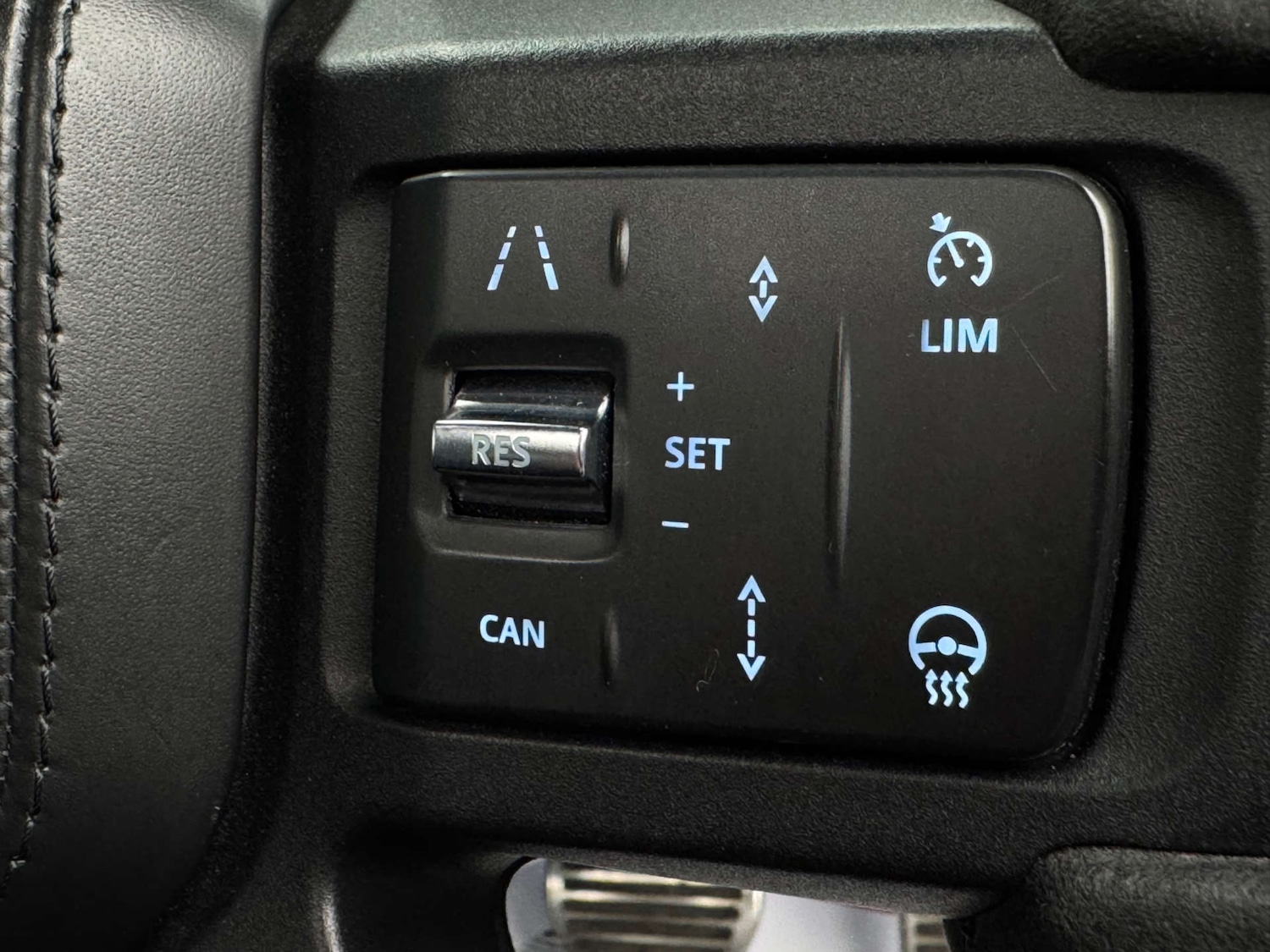 Used Land Rover Defender 2021 for sale - 76600711: Photo 34