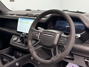 Used Land Rover Defender 2021 for sale - 76600711: Photo