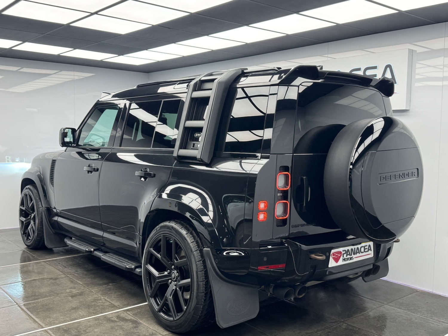 Used Land Rover Defender 2021 for sale - 76600711: Photo 4