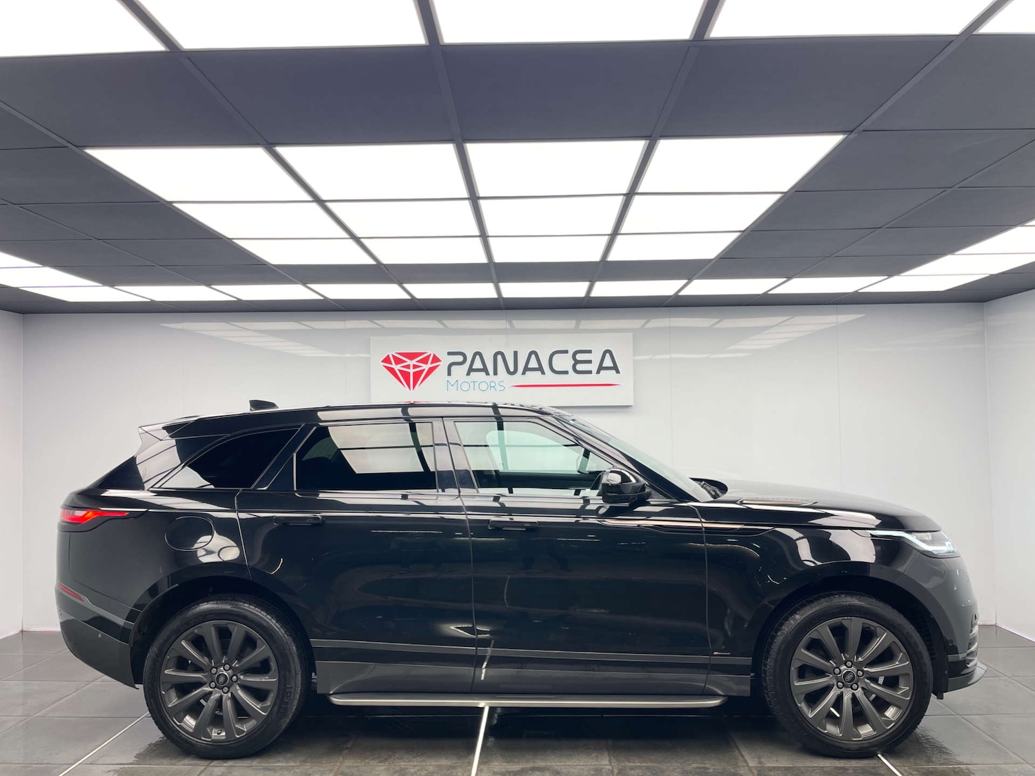 Used Land Rover Range Rover Velar 2018 for sale - 78003678: Photo 2