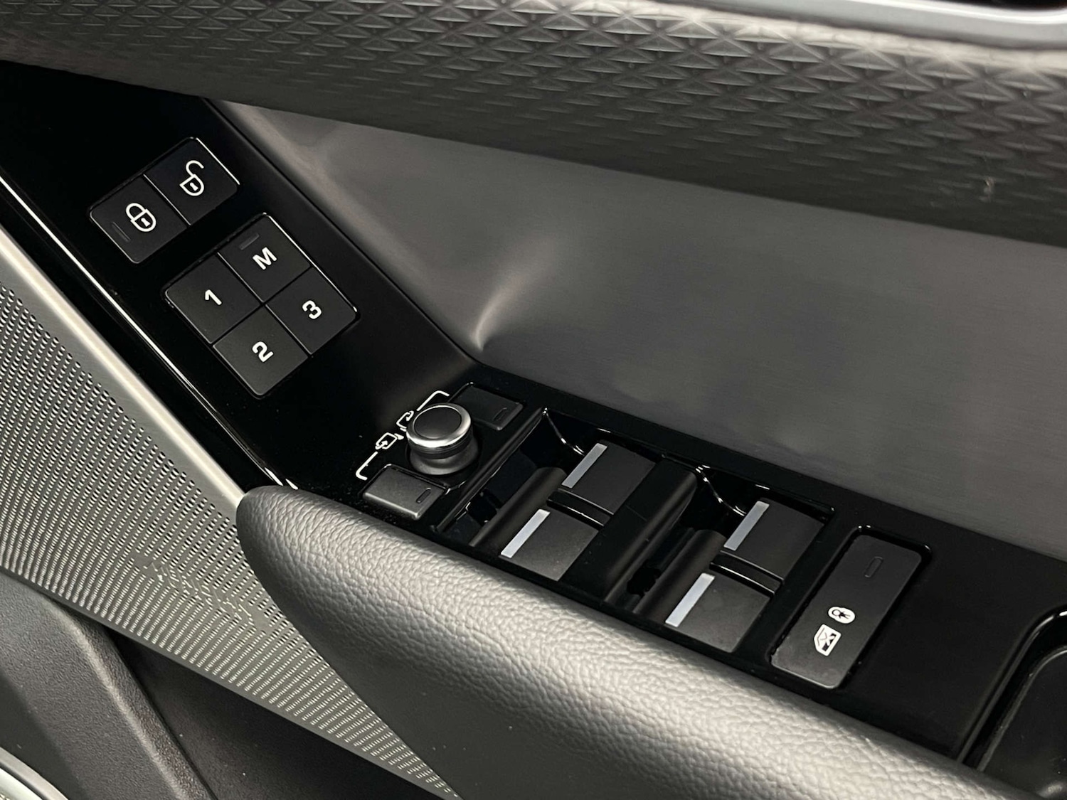 Used Land Rover Range Rover Velar 2020 for sale - 76694803: Photo 31