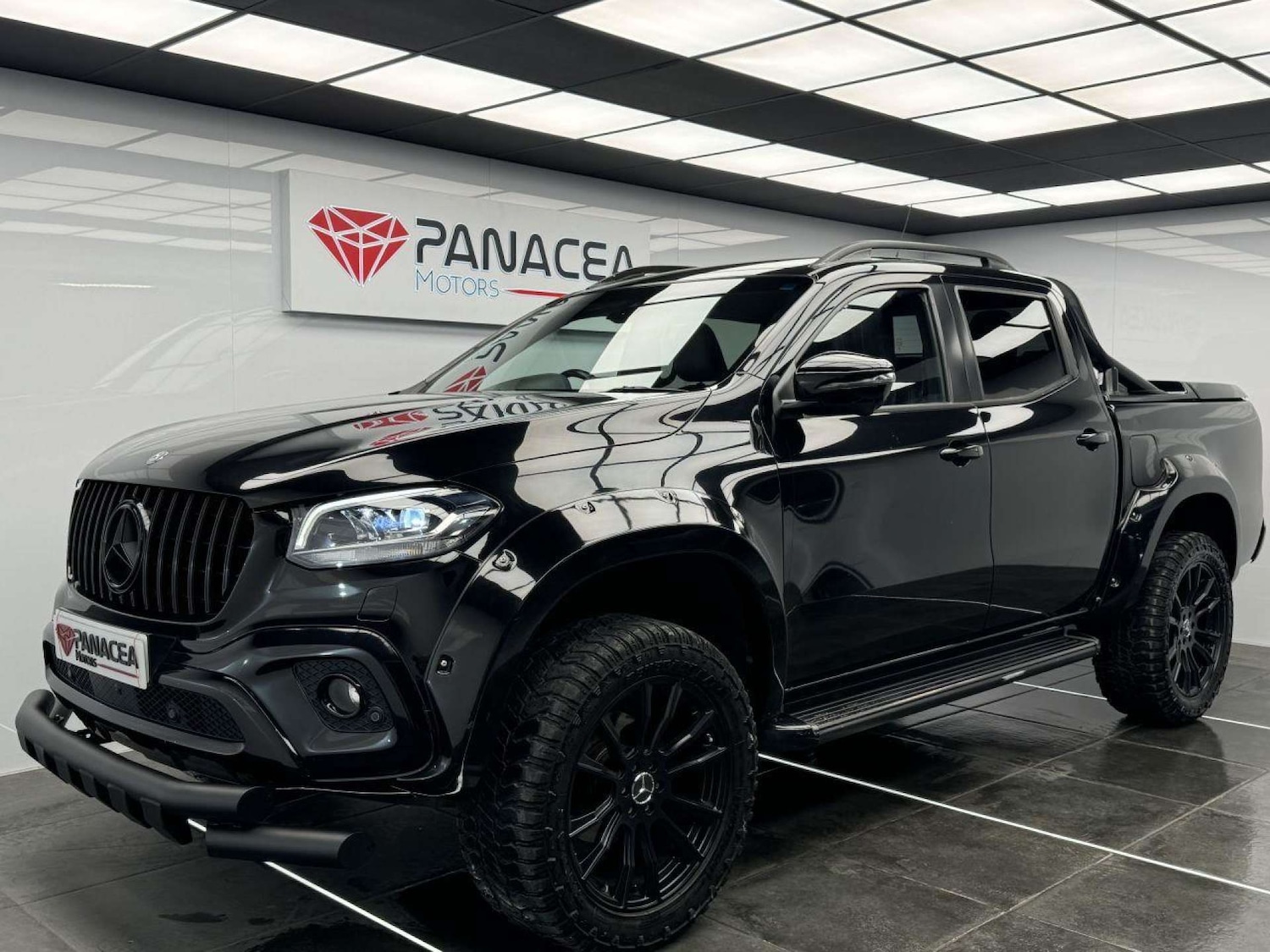 Used Mercedes-Benz X-Class 2017 for sale - 76126428: Photo 2