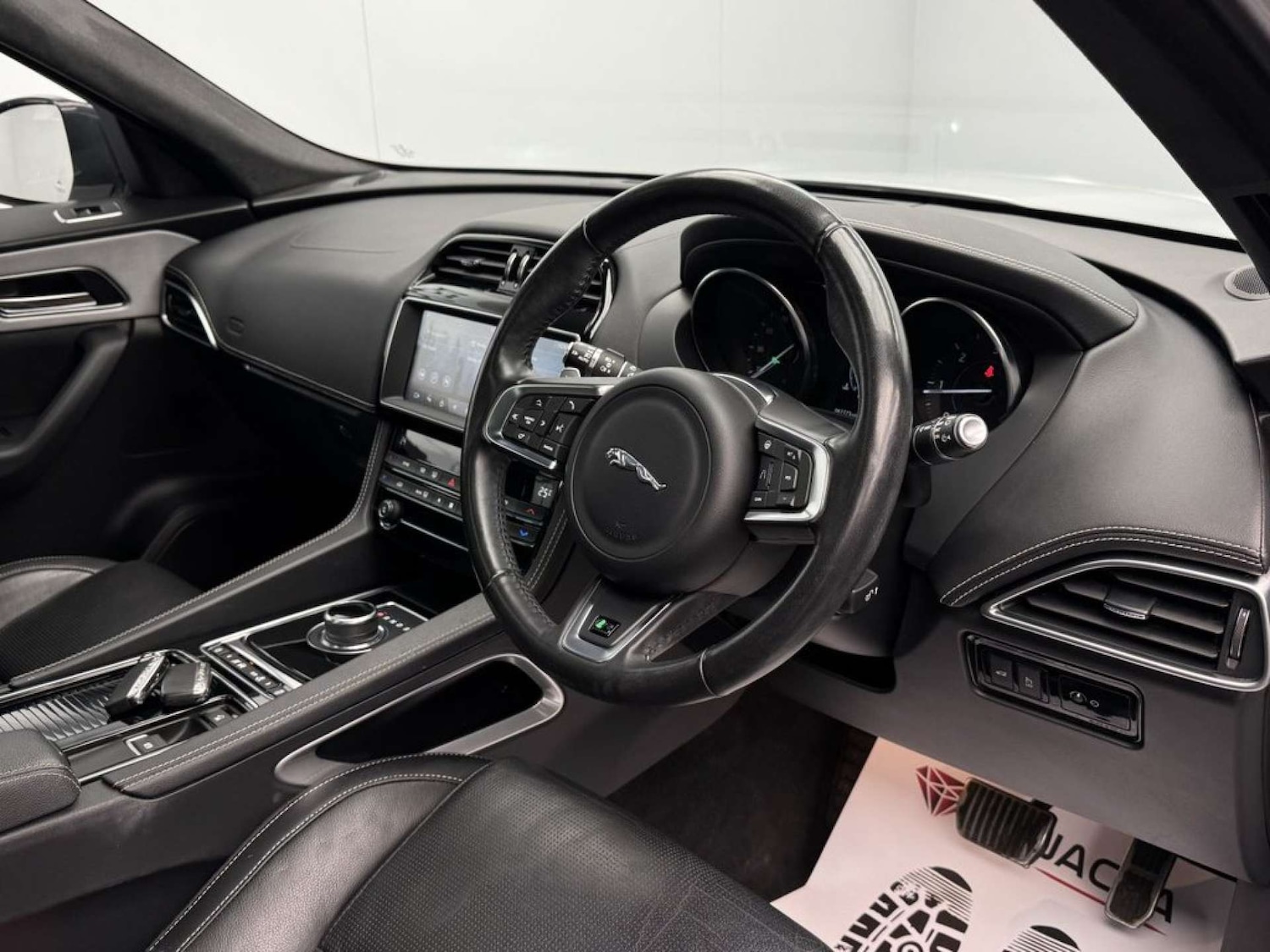 Used Jaguar F-Pace 2019 for sale - 76536199: Photo 2