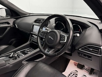 Used Jaguar F-Pace 2019 for sale - 76536199: Photo