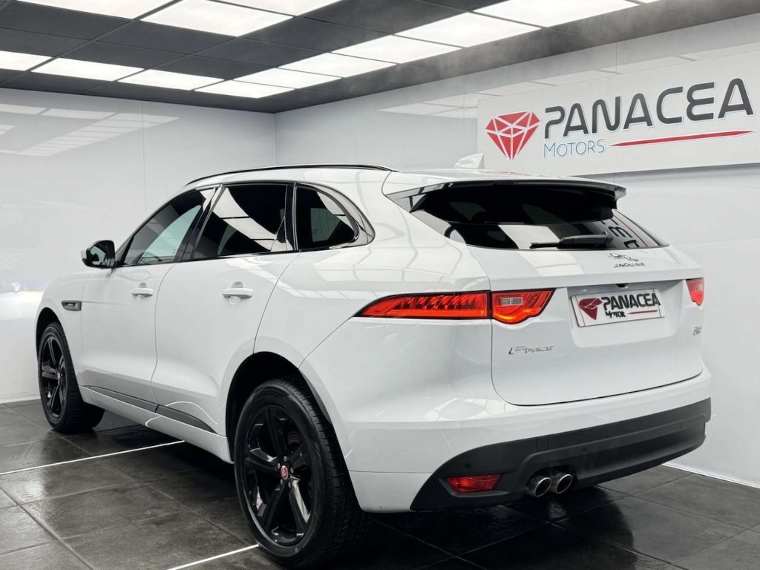 Used Jaguar F-Pace 2019 for sale - 76536199: Photo 3