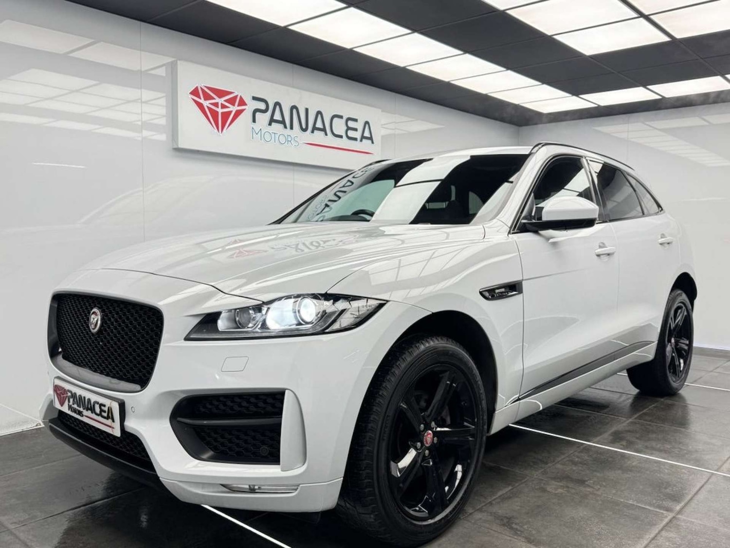 Used Jaguar F-Pace 2019 for sale - 76536199: Photo 4