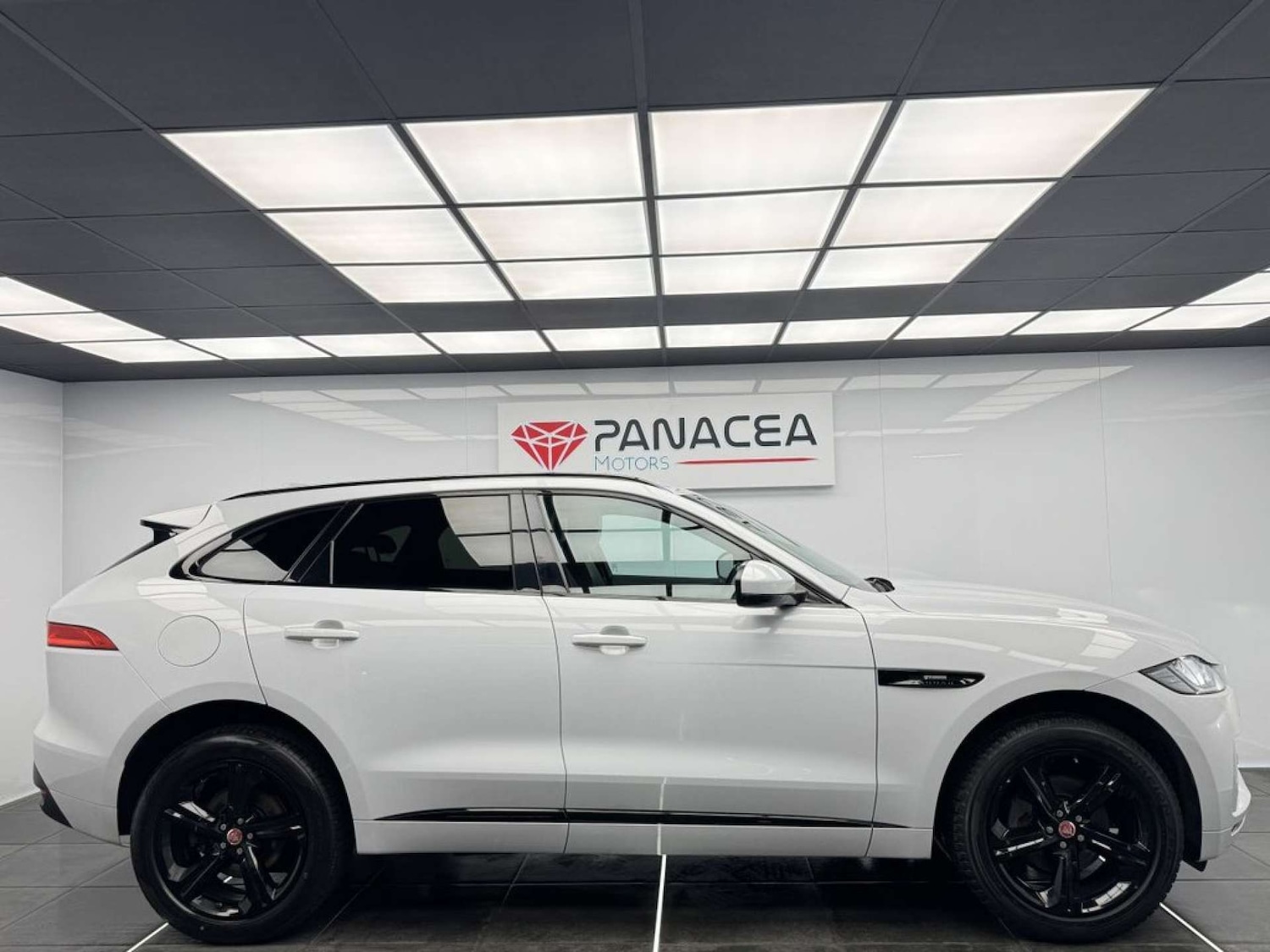 Used Jaguar F-Pace 2019 for sale - 76536199: Photo 5