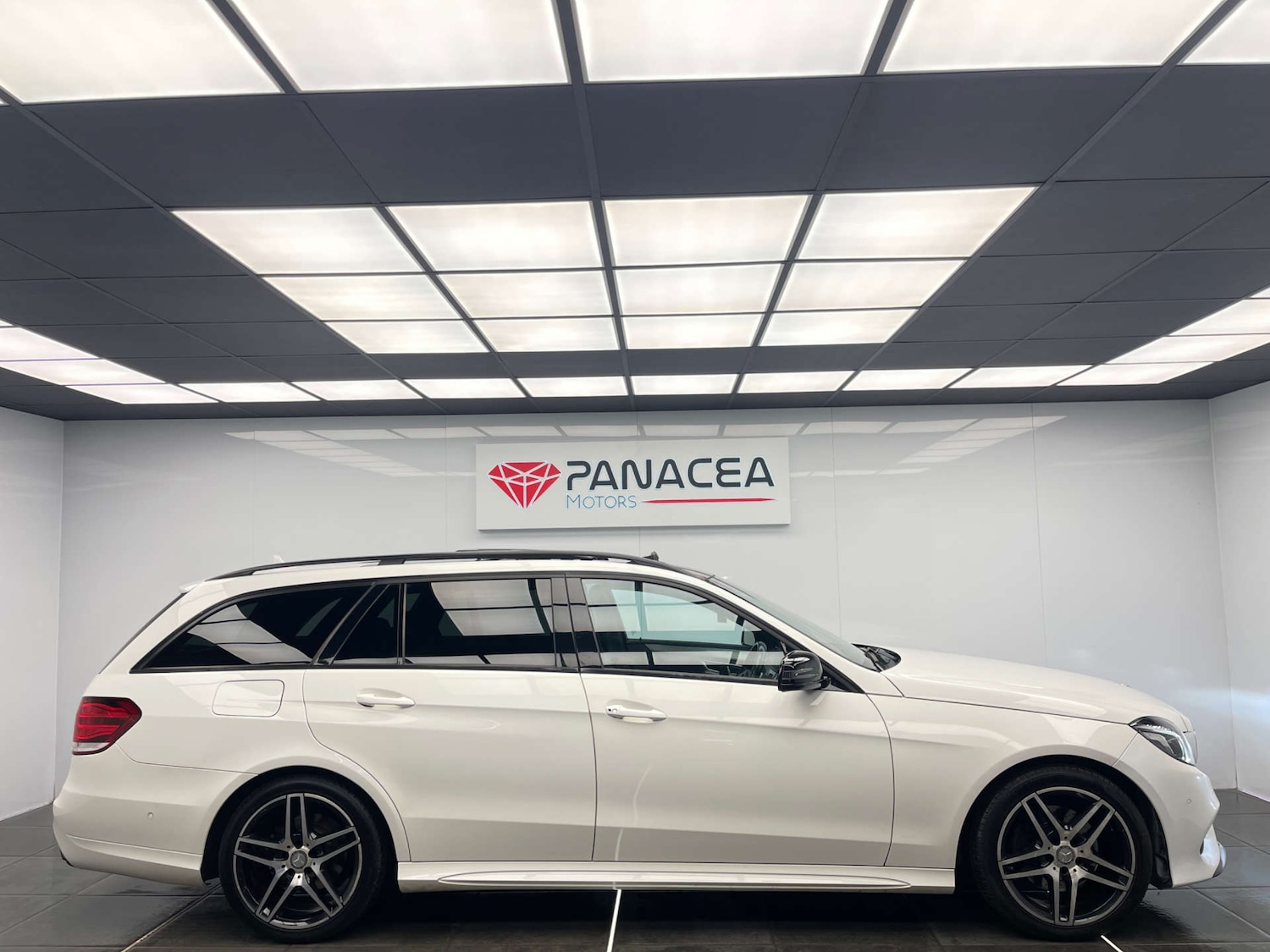 Used Mercedes-Benz E Class 2016 for sale - 77350552: Photo 2