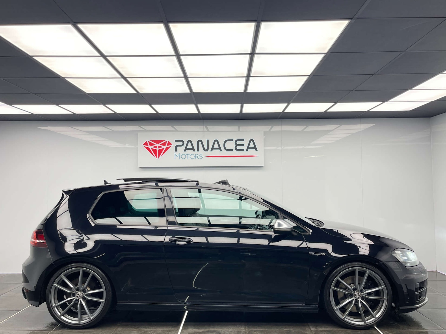 Used Volkswagen Golf 2016 for sale - 76829918: Photo 2