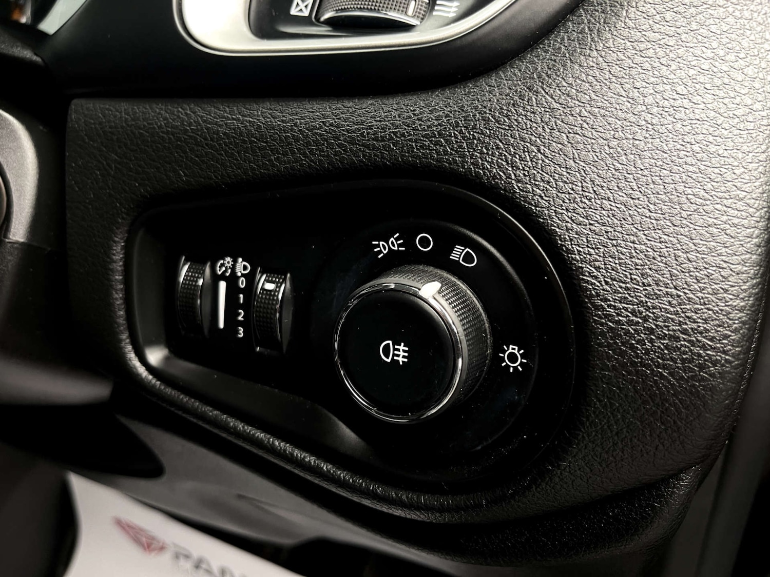 Used Jeep Renegade 2015 for sale - 76436651: Photo 11