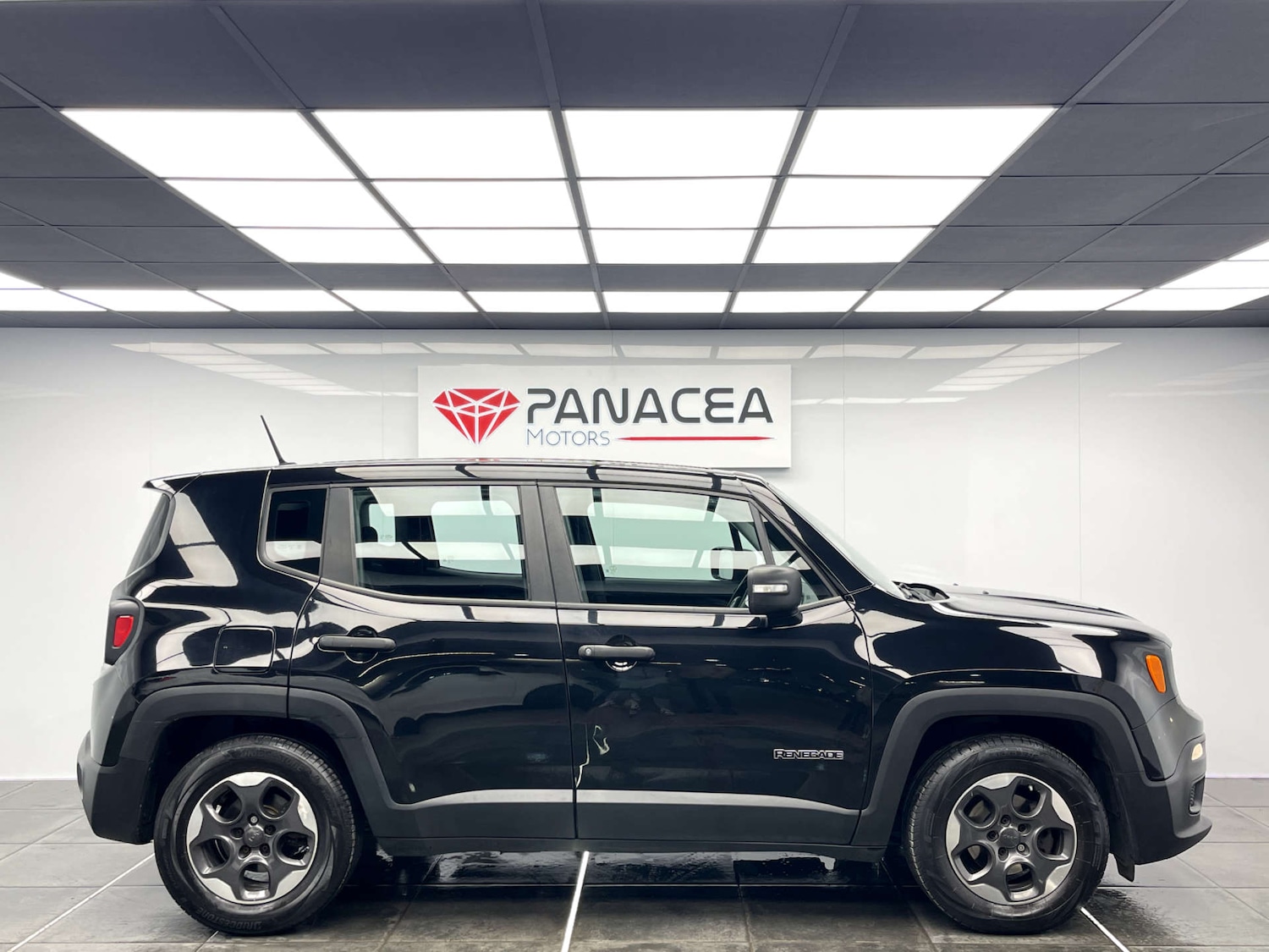 Used Jeep Renegade 2015 for sale - 76436651: Photo 2