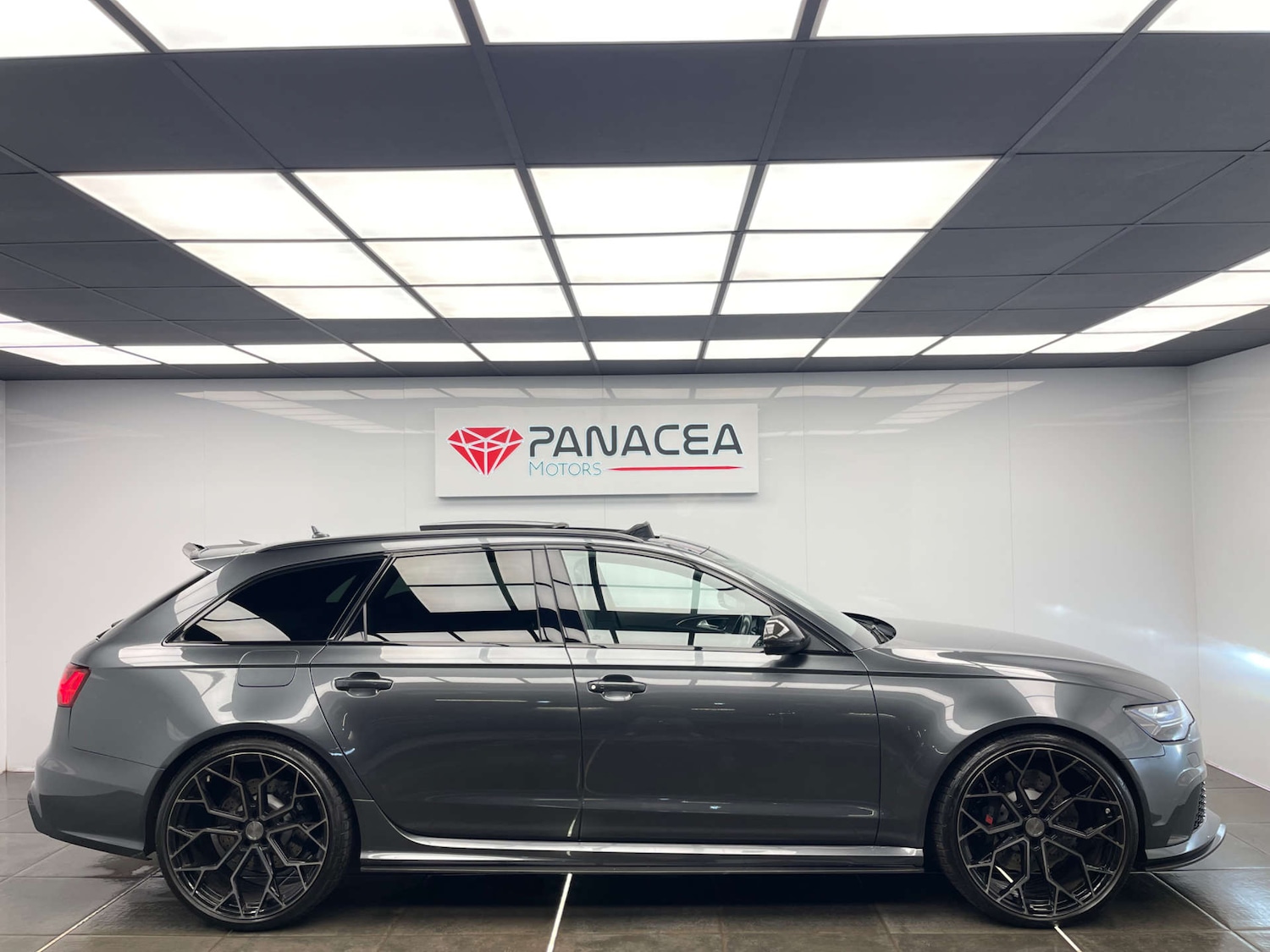 Used Audi RS6 Avant 2018 for sale - 78094425: Photo 2