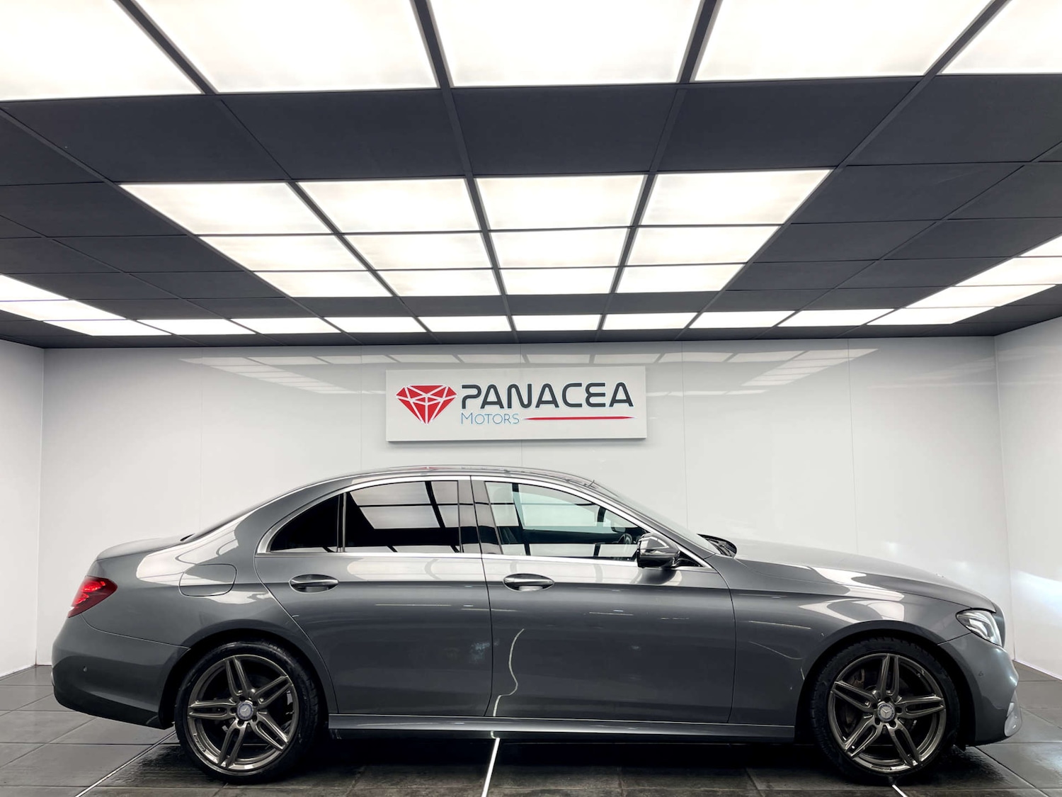 Used Mercedes-Benz E Class 2016 for sale - 76665415: Photo 3