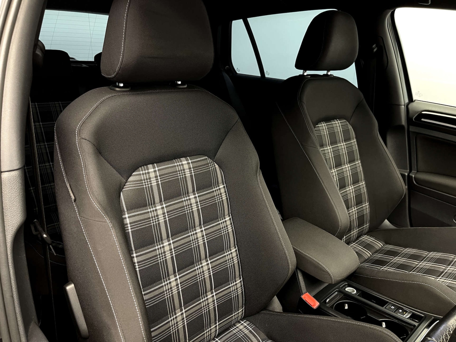 Used Volkswagen Golf 2014 for sale - 76751440: Photo 9