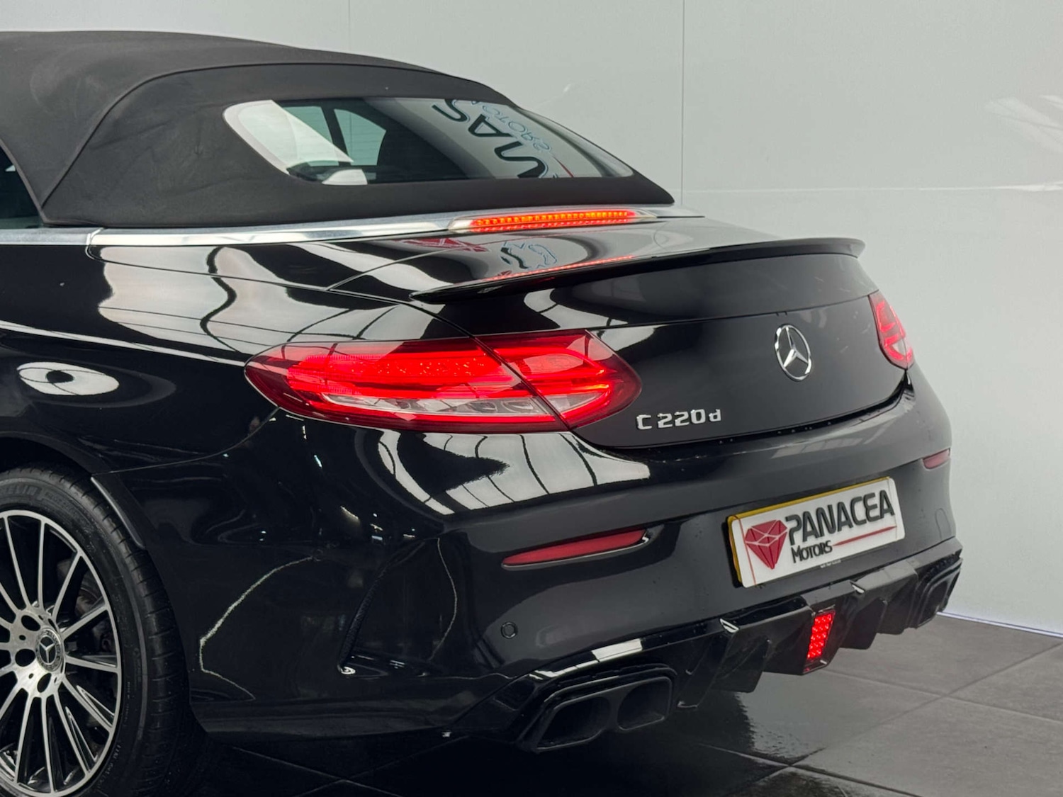 Used Mercedes-Benz C Class 2018 for sale - 76263513: Photo 2