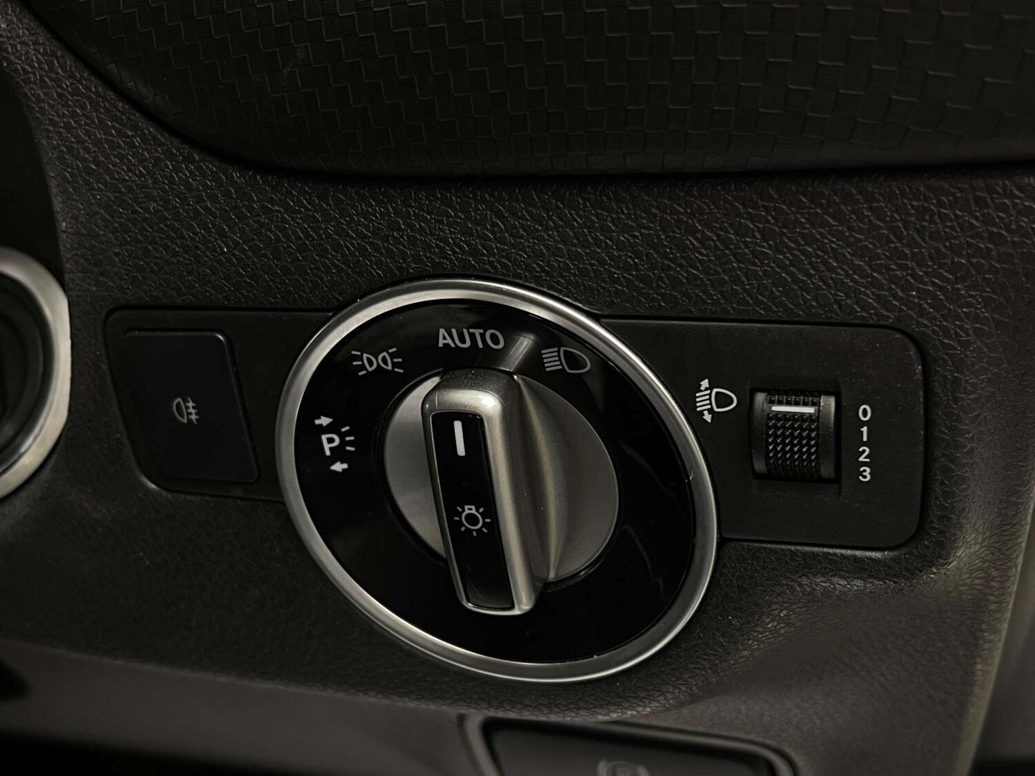 Used Mercedes-Benz A-Class 2015 for sale - 77702607: Photo 12