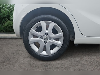 Used Vauxhall Viva 2016 for sale - 79351427: Photo