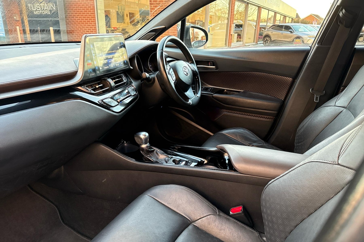 Used Toyota C-HR 2018 for sale - 77196289: Photo 5