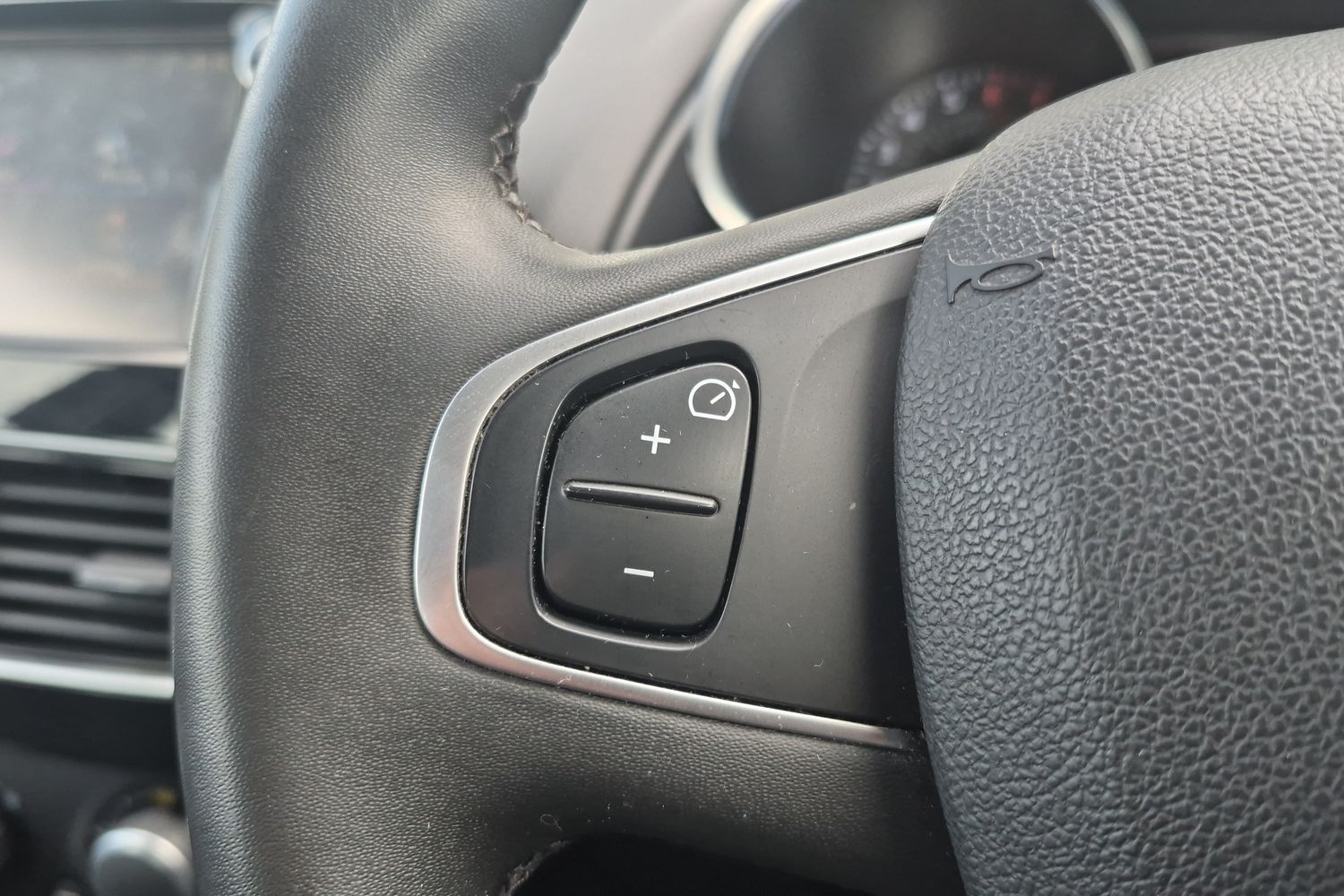 Used Renault Clio 2018 for sale - 78075233: Photo 18