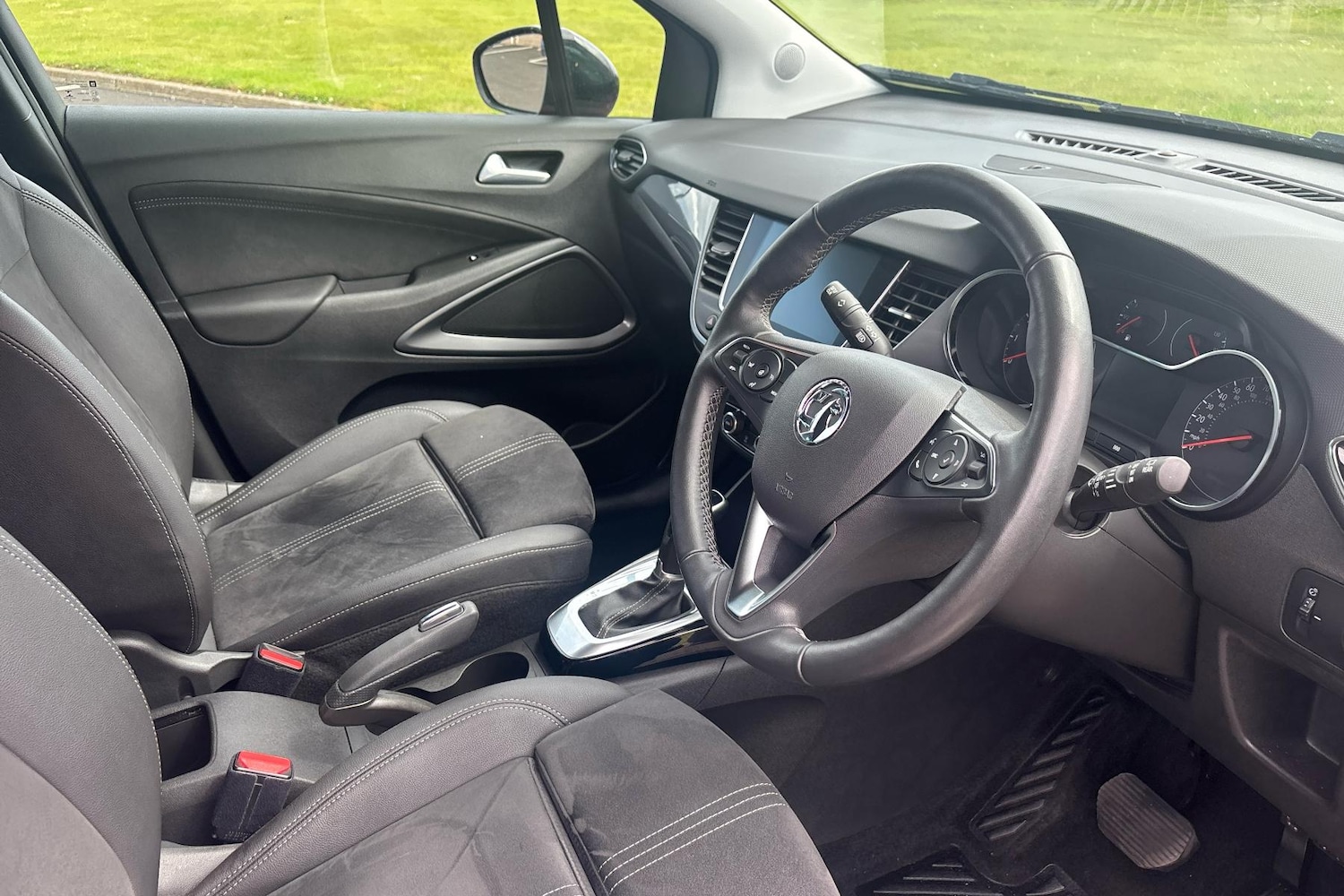 Used Vauxhall Crossland 2023 for sale - 76390902: Photo 2