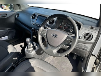Used Hyundai i10 2018 for sale - 75366379: Photo